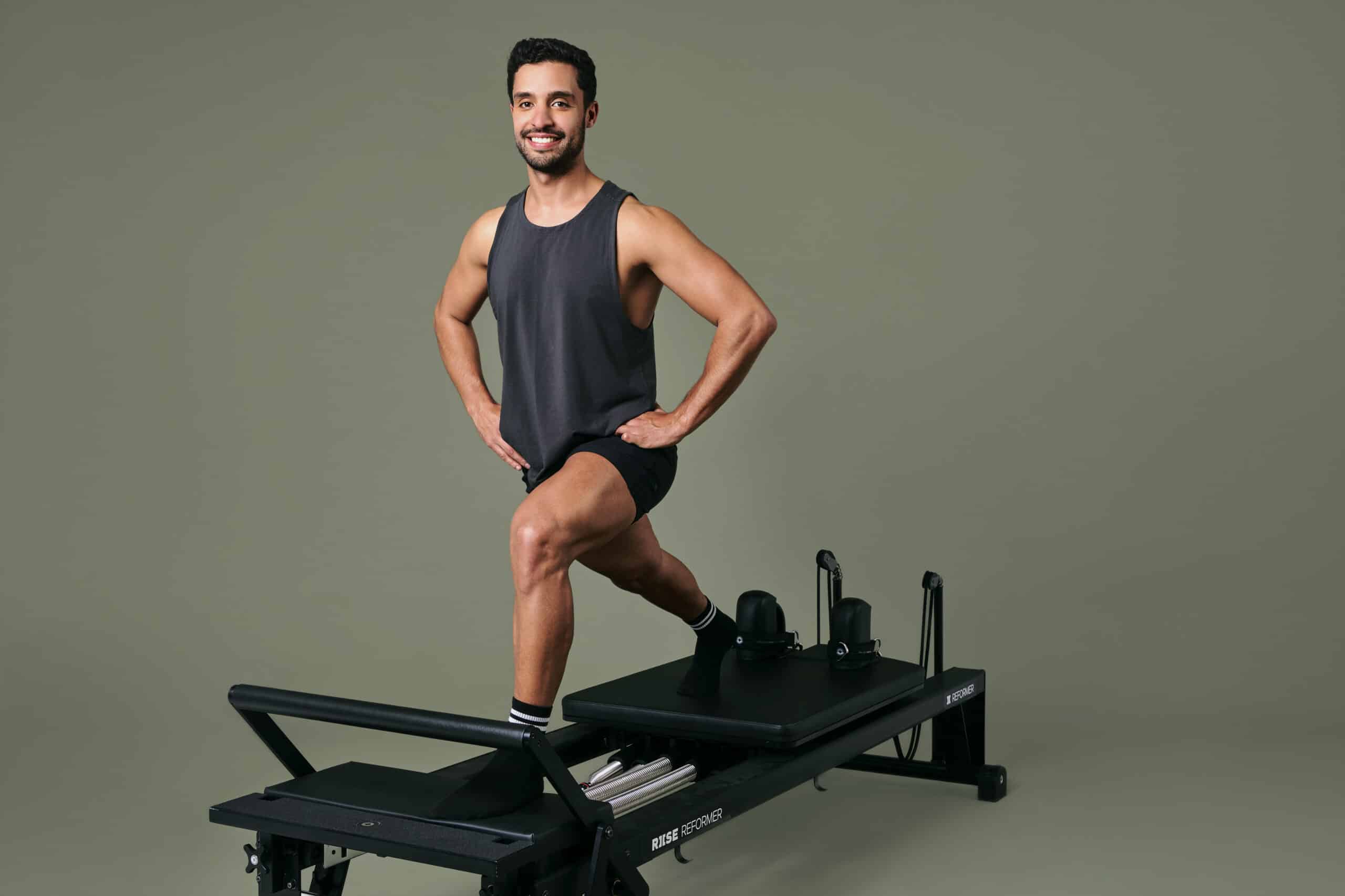 Appareil Pilates Reformer Amélioré MINENICE - Multifonctionnel Avec écran LCD - Pour Abdos, Jambes, Bras - Utilisable à Deux